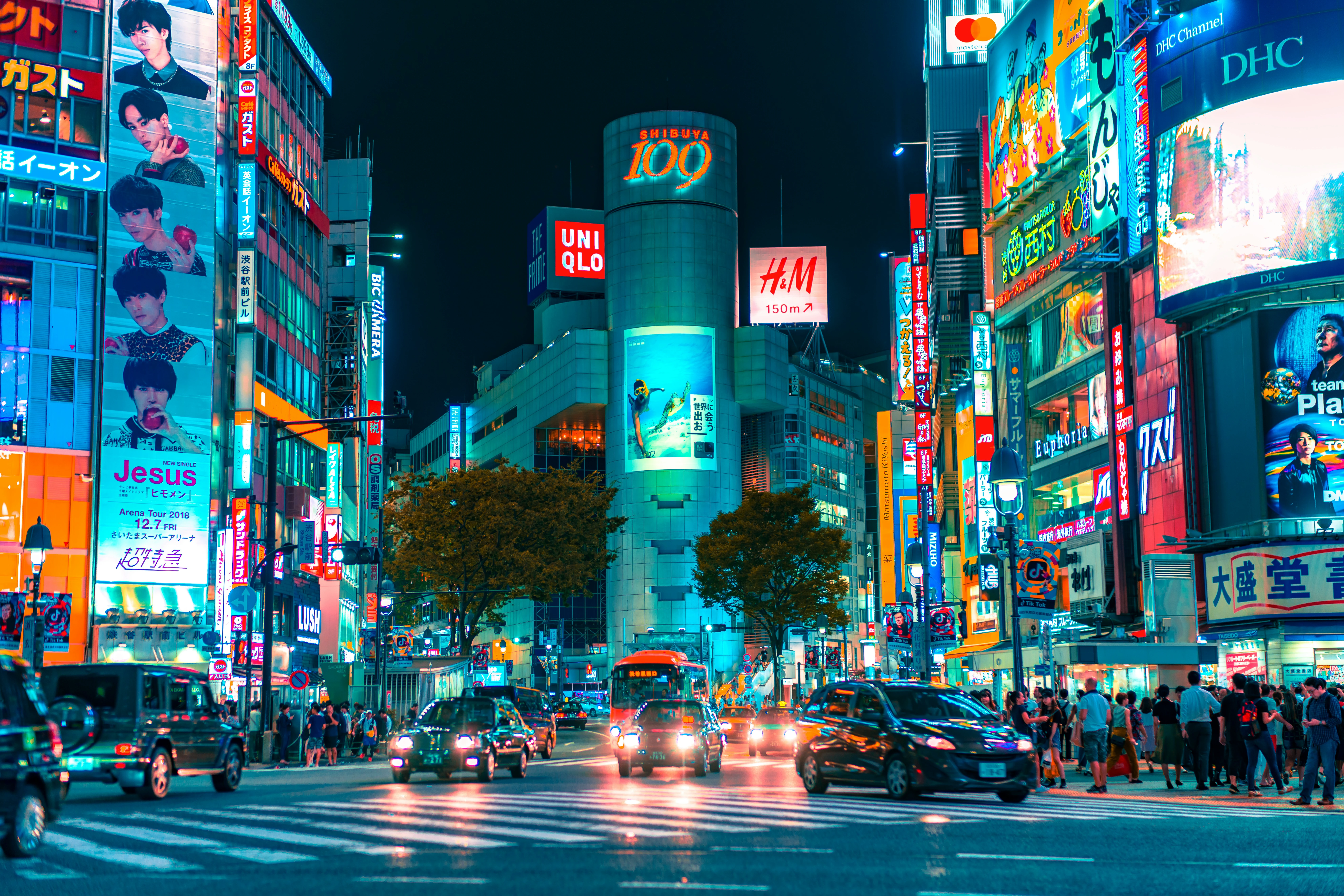 Shibuya Crossing Tokyo Nighttime Luxury Travel