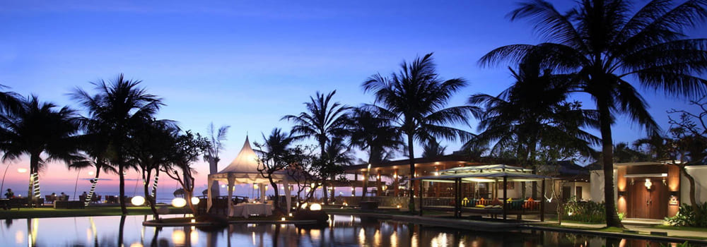Luxury Bali Beachfront Resort and Evening Pool Pavilions